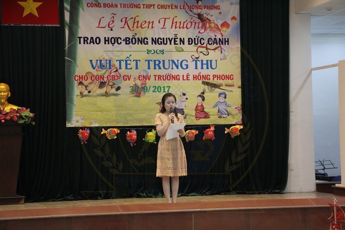 Vui tết trung thu 2017 và Lễ khen thưởng, trao học bổng Nguyễn Đức Cảnh |  Trường THPT chuyên Lê Hồng Phong TPHCM